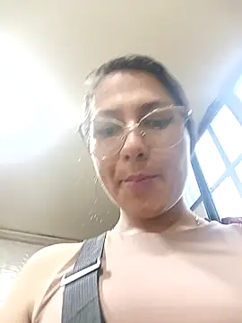 Mia-love-03 online show from November 7, 9:53 pm