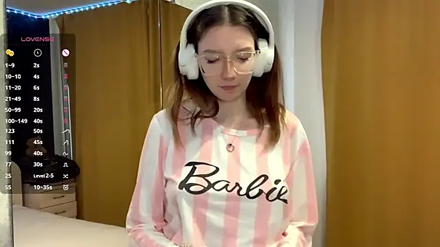 KrystinFunches online show from October 14, 9:12 am