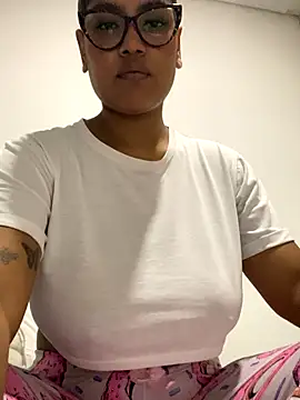 Snapshot of miiabrown18 chatting on October 15, 1:52 am miiabrown18 online show from October 15, 1:52 am