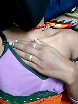 Snapshot of Cuty_kinjal chatting on October 13, 9:17 pm Cuty kinjal online show from October 13, 9:17 pm
