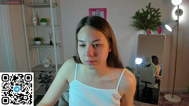 Al1ice Moures online show from December 19, 1:21 am