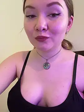 Amalie Smith online show from May 24, 8:35 am