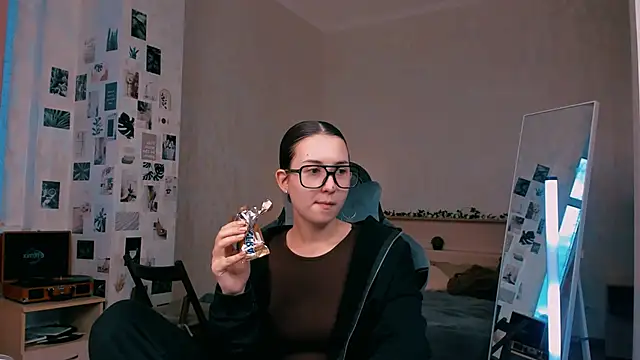 Snapshot of raviolly046 chatting on October 16, 1:25 pm raviolly046 online show from October 16, 1:25 pm