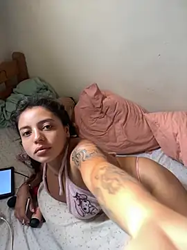 Snapshot of Aurora_princesss chatting on September 25, 1:10 pm Aurora princesss online show from September 25, 1:10 pm