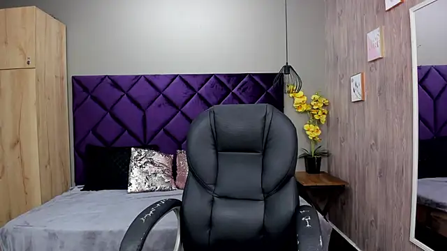 ChloeCampbell03 online show from November 13, 1:10 pm