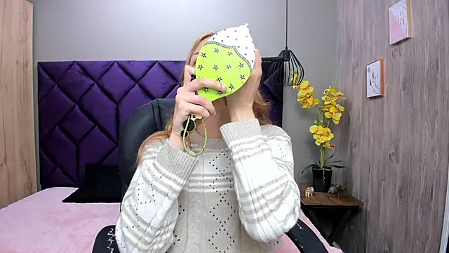 ChloeCampbell03 online show from October 14, 12:30 pm