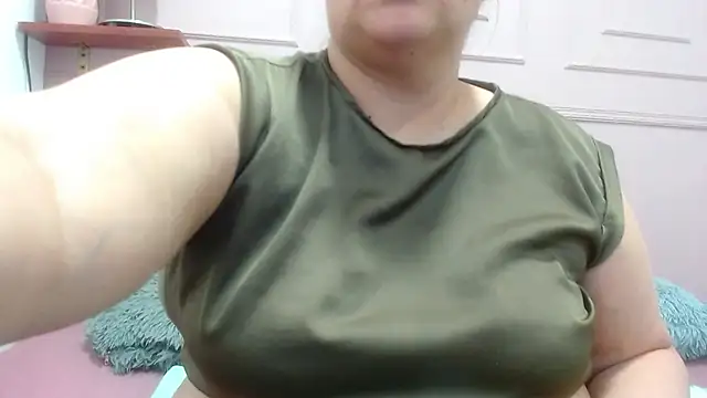 Snapshot of SweetRouse__ chatting on October 7, 3:38 pm SweetRouse online show from October 7, 3:38 pm