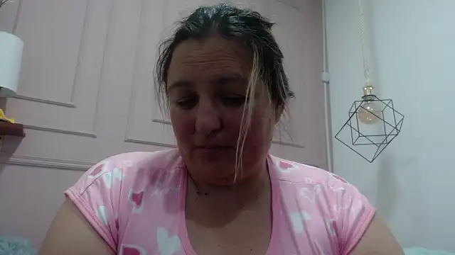 Snapshot of SweetRouse__ chatting on October 1, 3:06 pm SweetRouse online show from October 1, 3:06 pm