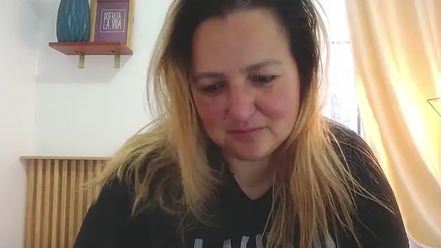 Snapshot of SweetRouse__ chatting on October 17, 2:53 pm SweetRouse online show from October 17, 2:53 pm