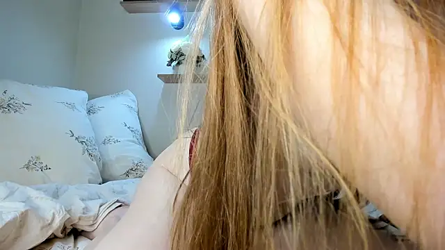 Red FoxGirl online show from April 19, 6:10 pm