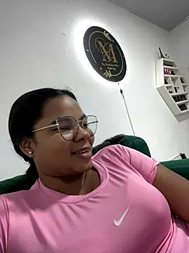 Snapshot of britanny-stone chatting on October 9, 9:19 pm britanny-stone online show from October 9, 9:19 pm