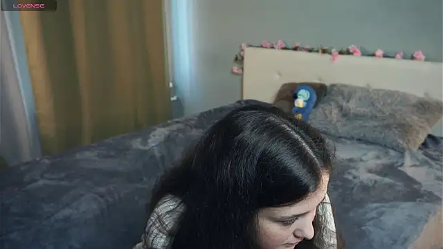 IveyJomes online show from October 8, 7:46 am