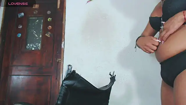 x miila x online show from November 17, 5:52 am