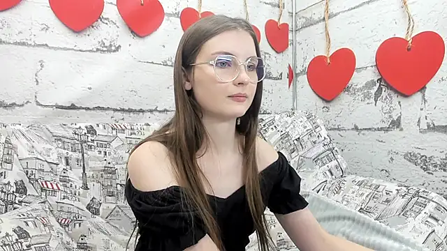 Snapshot of Shyly_Lisa chatting on October 18, 2:25 am Shyly Lisa online show from October 18, 2:25 am