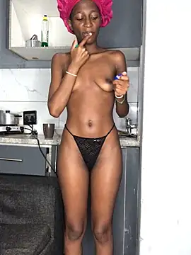 Caramel102004 online show from April 25, 6:27 pm