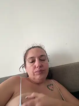 Snapshot of Eleanorxx chatting on October 16, 9:12 am Eleanorxx online show from October 16, 9:12 am