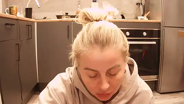 Miravynn online show from March 29, 9:25 pm