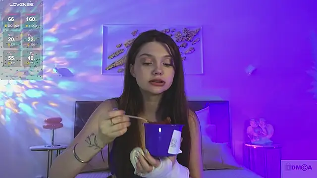 Nicole Broown  online show from November 3, 12:14 am