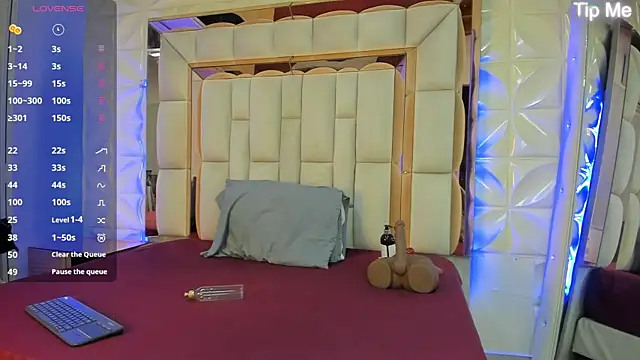 Sarah Adamss online show from November 26, 11:55 am