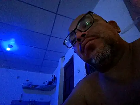 ANTHONYHOTT69 online show from April 1, 10:07 pm