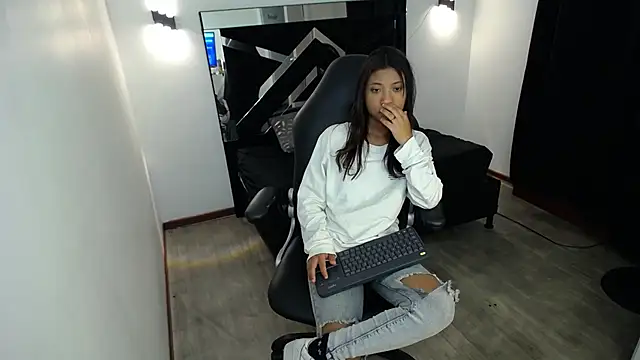 MarianaRojas  online show from June 24, 3:27 am