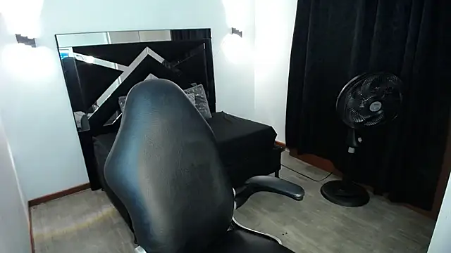 MarianaRojas  online show from June 15, 2:12 am