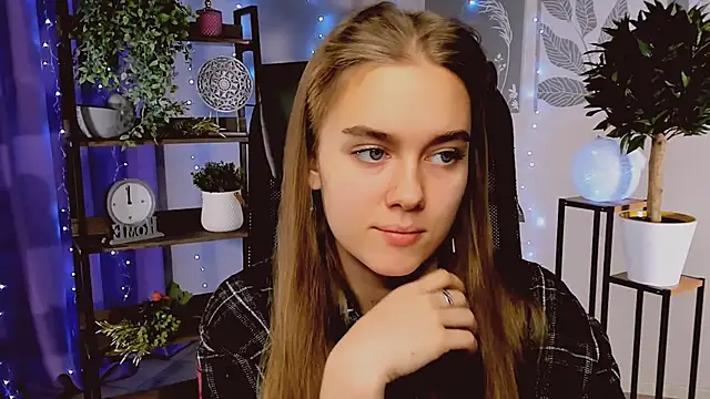 JuneWoods online show from December 17, 6:28 am