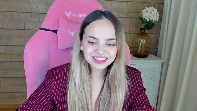 Snapshot of AnitaVenture chatting on September 27, 9:27 am AnitaVenture online show from September 27, 9:27 am