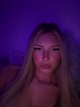 blondeeee online show from March 25, 5:49 pm