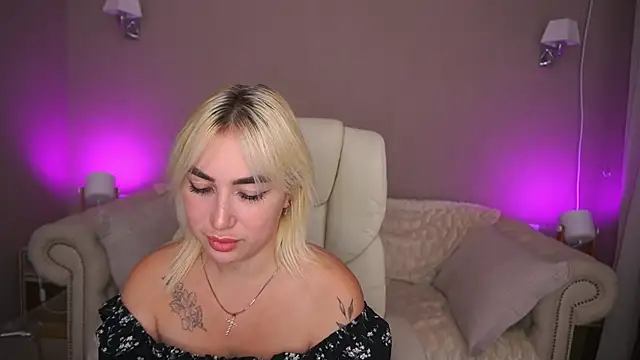 Snapshot of MariellaVi chatting on October 1, 2:11 pm MariellaVi online show from October 1, 2:11 pm