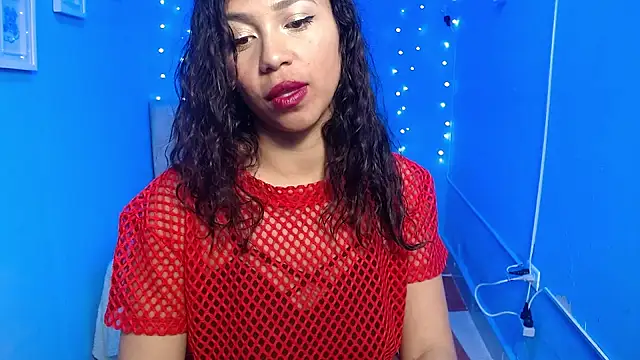 Snapshot of mIley_011 chatting on September 27, 3:52 pm mIley 011 online show from September 27, 3:52 pm