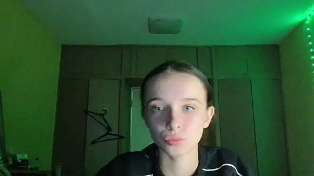 Snapshot of Emilia_Light chatting on October 11, 5:15 pm Emilia Light online show from October 11, 5:15 pm