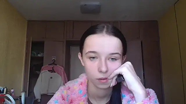 Snapshot of Emilia_Light chatting on October 5, 6:29 am Emilia Light online show from October 5, 6:29 am