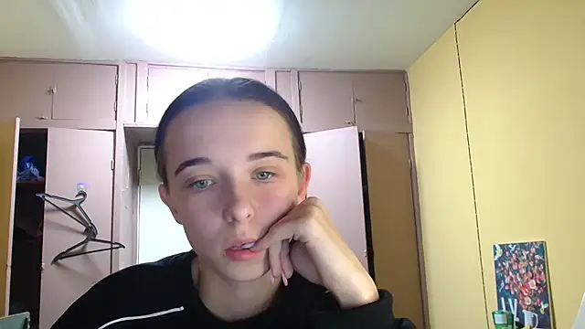 Snapshot of Emilia_Light chatting on October 14, 2:30 pm Emilia Light online show from October 14, 2:30 pm