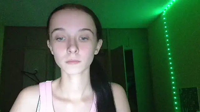 Snapshot of Emilia_Light chatting on October 10, 12:21 pm Emilia Light online show from October 10, 12:21 pm