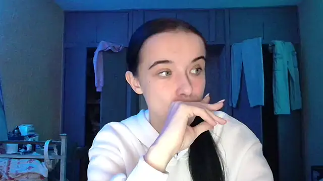 Snapshot of Emilia_Light chatting on October 19, 9:44 am Emilia Light online show from October 19, 9:44 am
