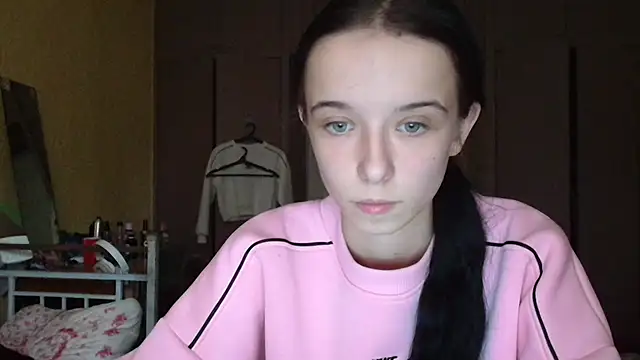 Snapshot of Emilia_Light chatting on October 7, 6:18 am Emilia Light online show from October 7, 6:18 am