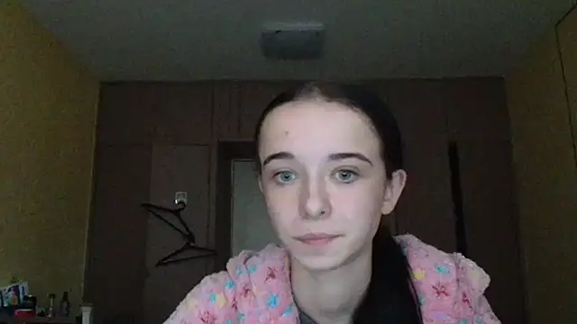 Snapshot of Emilia_Light chatting on October 13, 6:27 am Emilia Light online show from October 13, 6:27 am