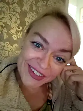 Snapshot of demidelightfulxx chatting on October 11, 11:04 am demidelightfulxx online show from October 11, 11:04 am