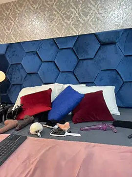 Angelina Roa online show from April 21, 2:57 pm