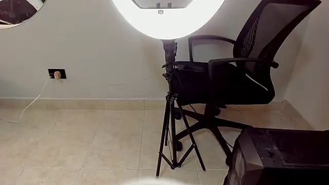 Snapshot of Angelina_Roa chatting on October 14, 7:27 pm Angelina Roa online show from October 14, 7:27 pm