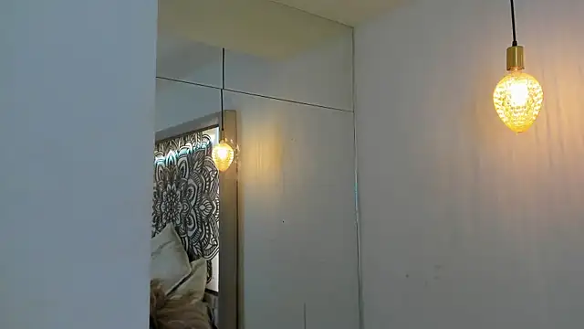 Snapshot of Daphne_Nicolle chatting on October 18, 7:59 pm Daphne Nicolle online show from October 18, 7:59 pm