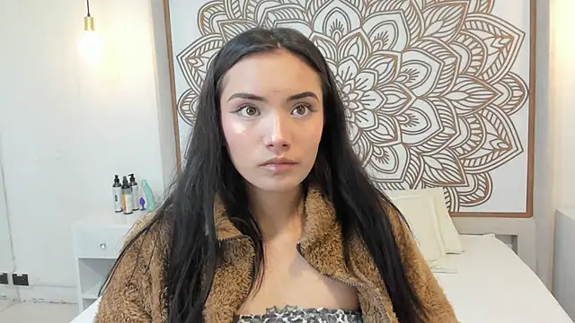 Snapshot of Daphne_Nicolle chatting on October 6, 12:33 pm Daphne Nicolle online show from October 6, 12:33 pm