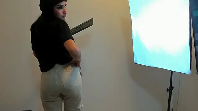 Snapshot of Daphne_Nicolle chatting on October 15, 7:38 pm Daphne Nicolle online show from October 15, 7:38 pm