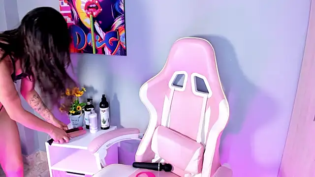 Athenea  fox online show from December 5, 11:55 am