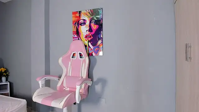 Athenea  fox online show from December 20, 11:58 am