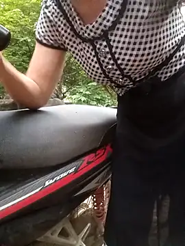 bree-zz online show from March 20, 11:42 pm