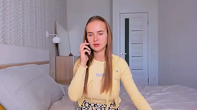 Snapshot of LilMary_ chatting on October 14, 6:05 am LilMary online show from October 14, 6:05 am