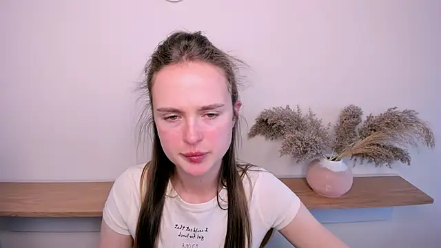 LilMary  online show from April 21, 8:32 am