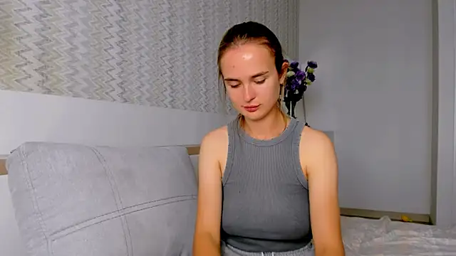Snapshot of LilMary_ chatting on September 28, 8:52 am LilMary online show from September 28, 8:52 am